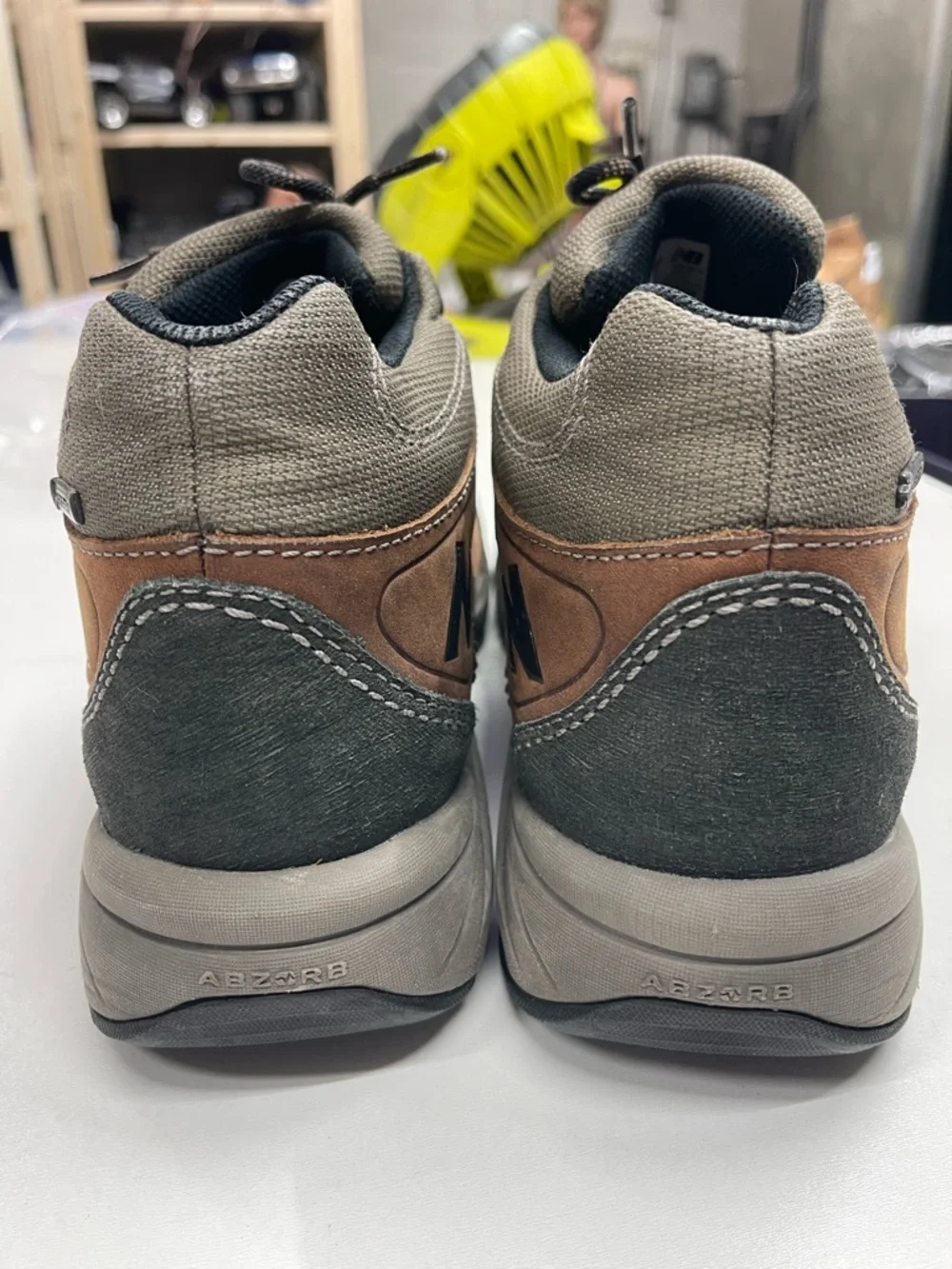 New Balance MW1569 hiking boots, which feature Gore-Tex waterproof - Picture 2 of 6
